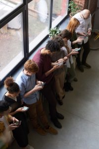 Social media screen-watching